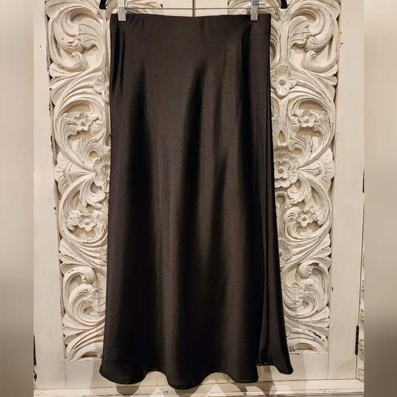 Black satin silk midi skirt - Picture 6 of 15
